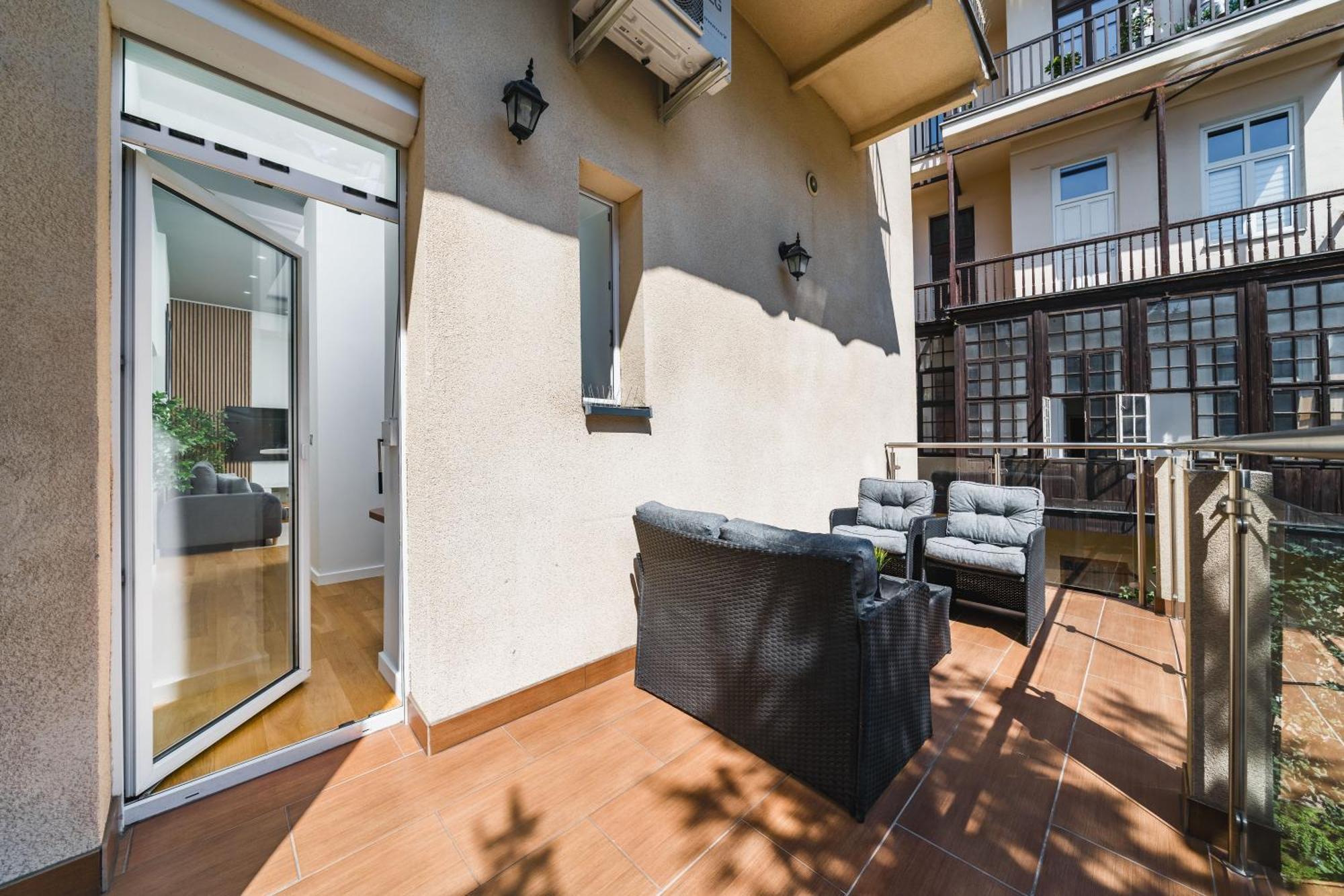 Old Town Luxe Retreat - King Bed - Steps To Main Square Apartment คราคูฟ ภายนอก รูปภาพ