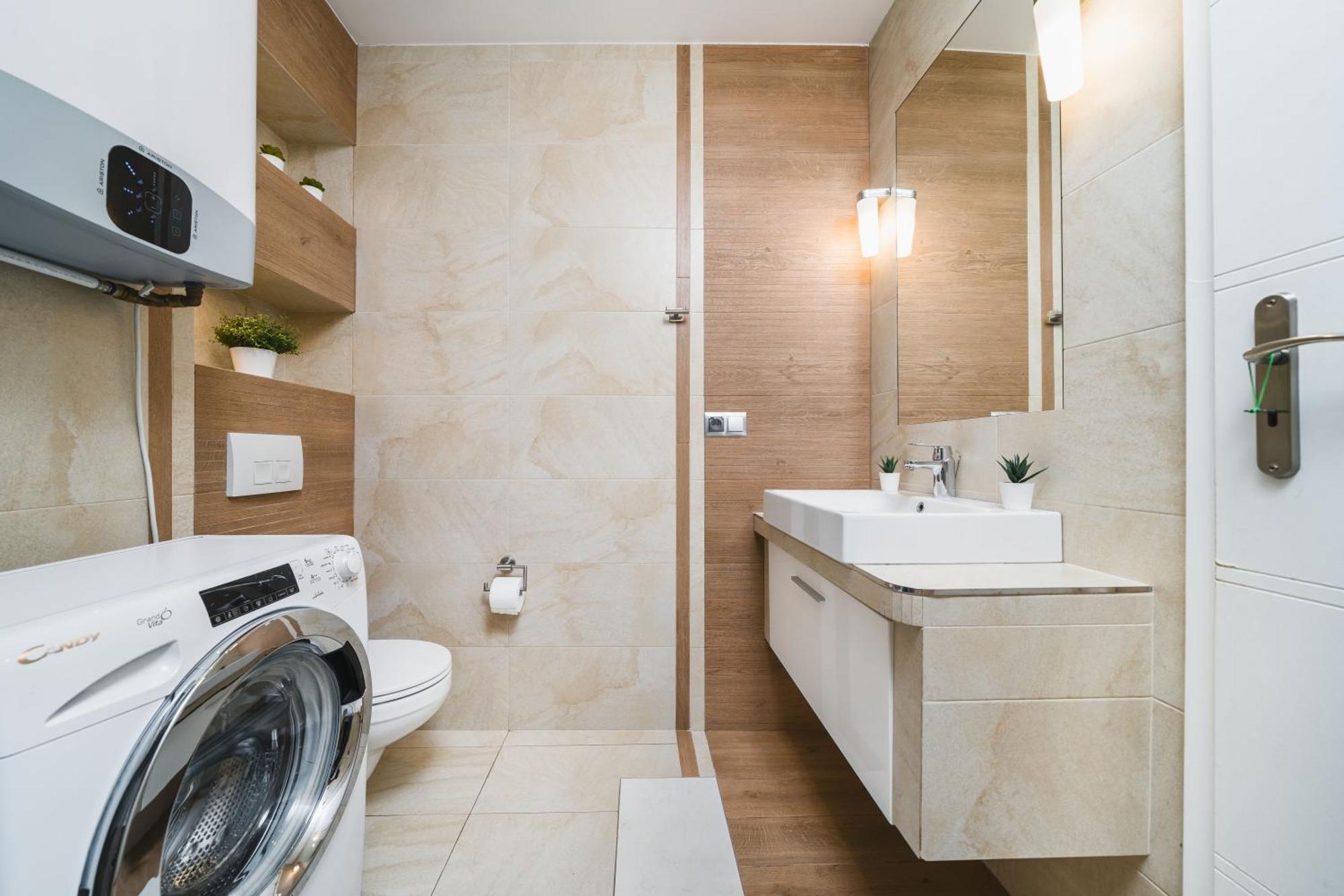 Old Town Luxe Retreat - King Bed - Steps To Main Square Apartment คราคูฟ ภายนอก รูปภาพ