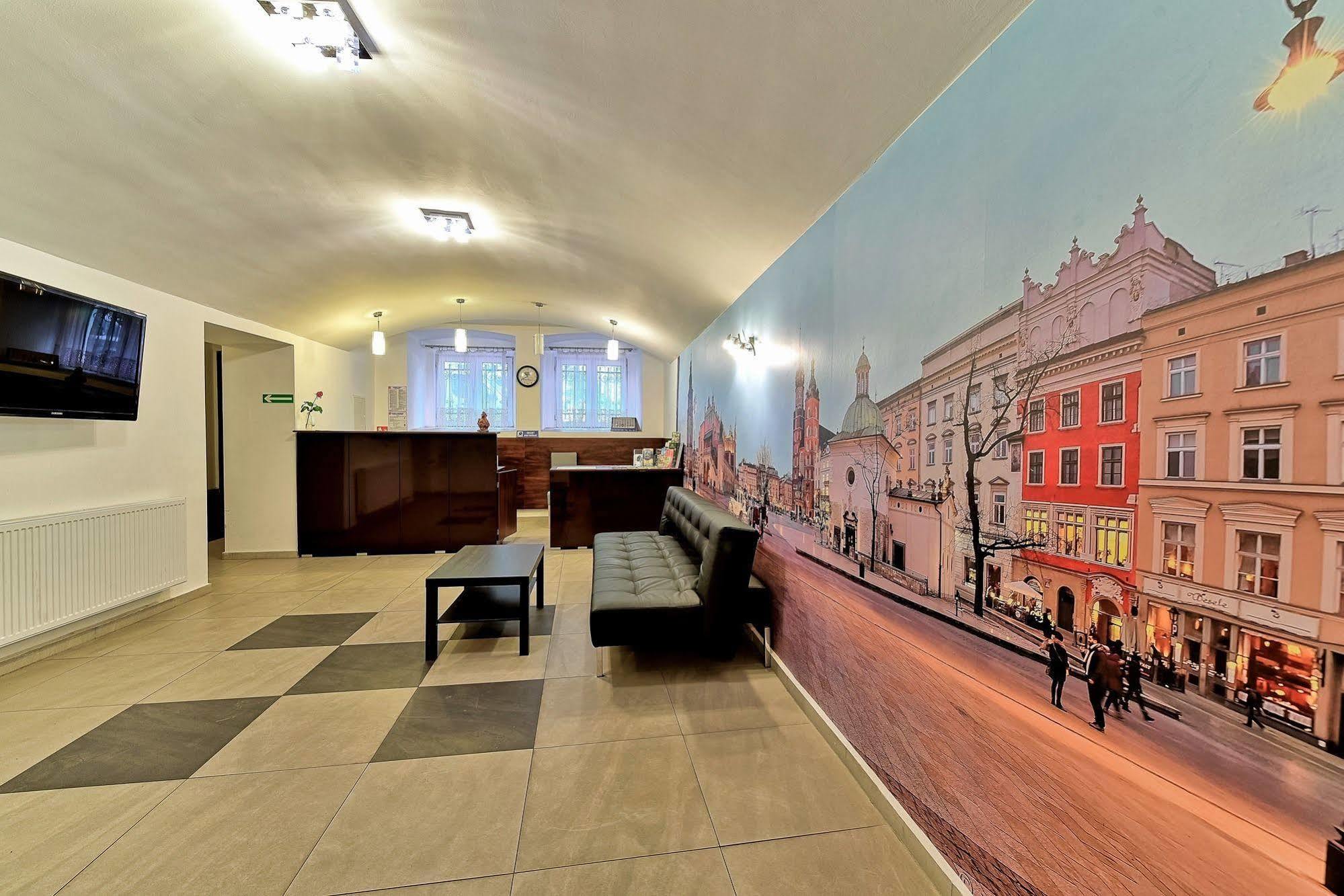 Old Town Luxe Retreat - King Bed - Steps To Main Square Apartment คราคูฟ ภายนอก รูปภาพ
