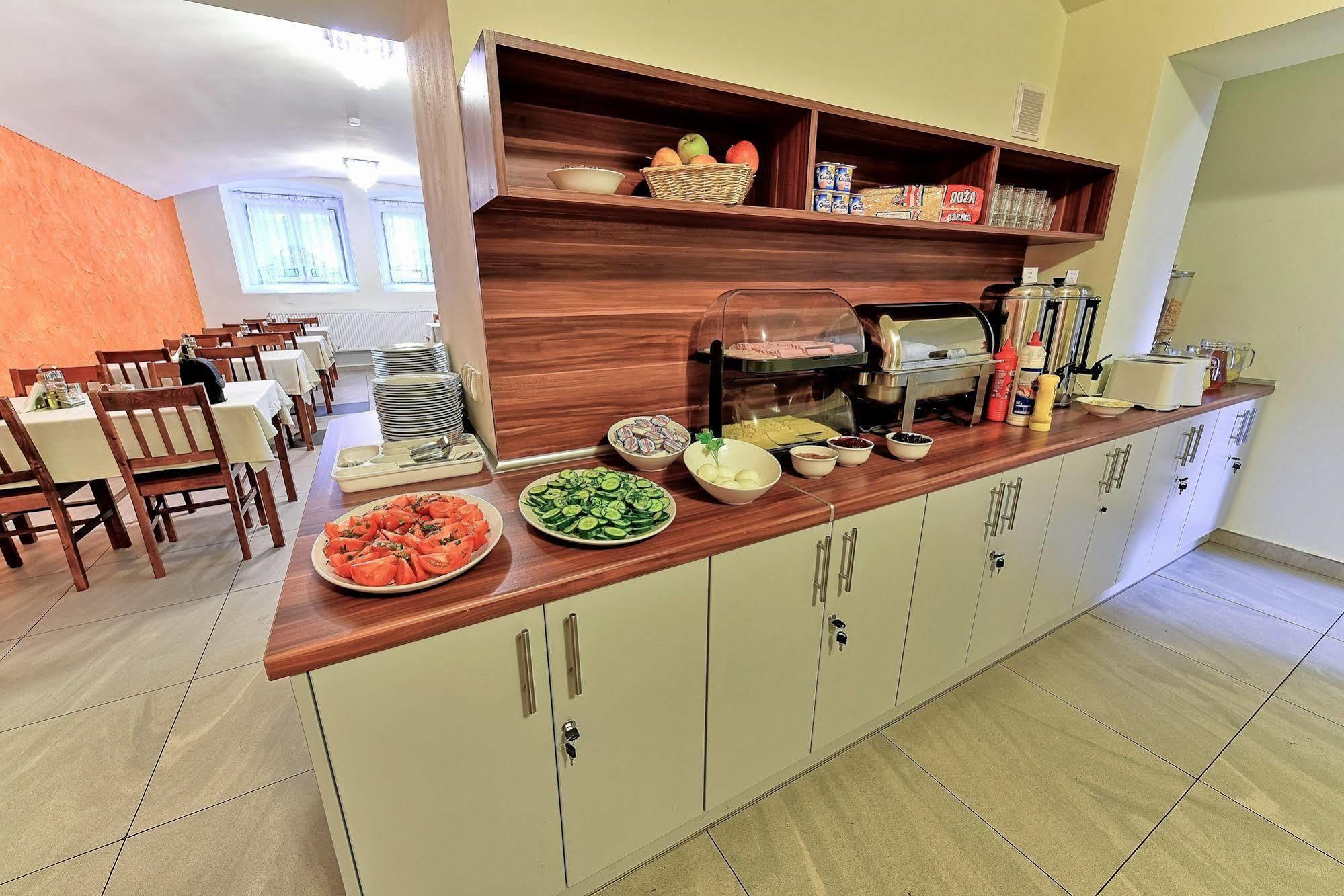 Old Town Luxe Retreat - King Bed - Steps To Main Square Apartment คราคูฟ ภายนอก รูปภาพ