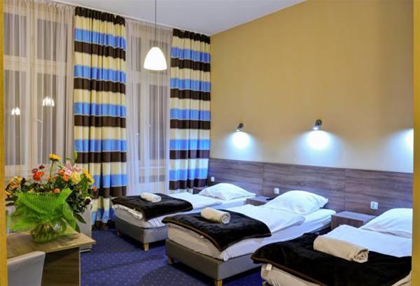 Old Town Luxe Retreat - King Bed - Steps To Main Square Apartment คราคูฟ ภายนอก รูปภาพ