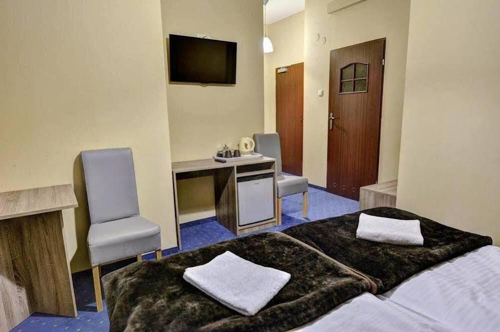 Old Town Luxe Retreat - King Bed - Steps To Main Square Apartment คราคูฟ ภายนอก รูปภาพ